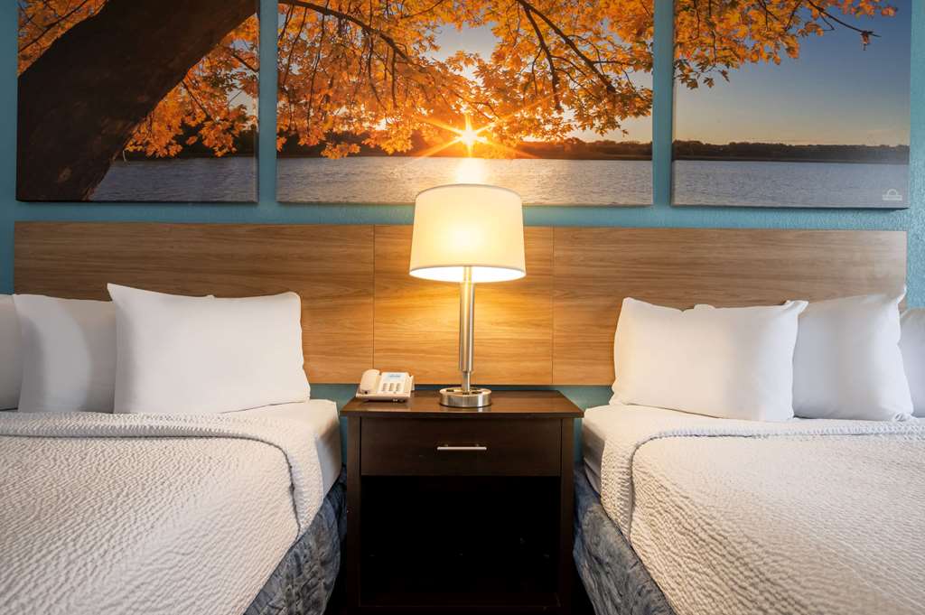 Days Inn by Wyndham Perrysburg Toledo - photo 17