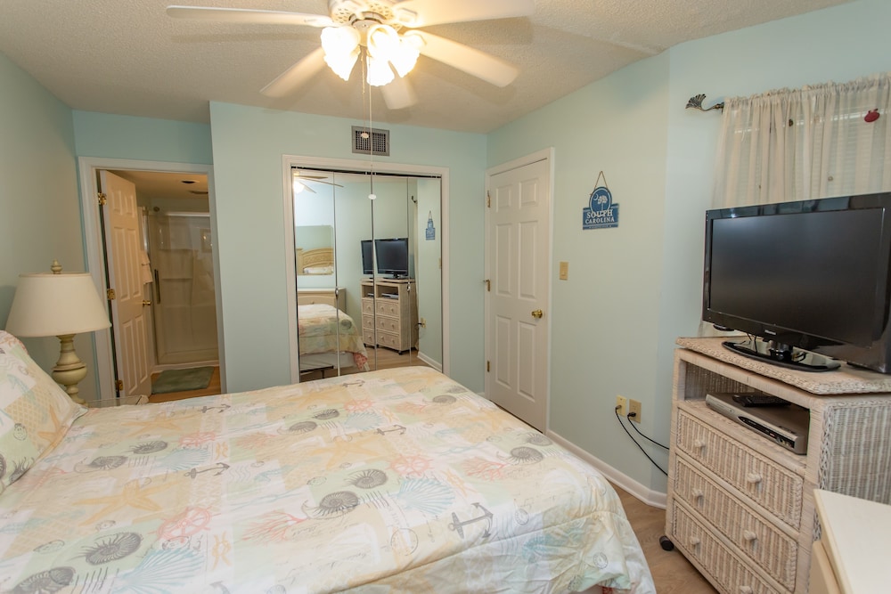 Royal Garden Resort 1012 2 Bedroom Condo by RedAwning - photo 3
