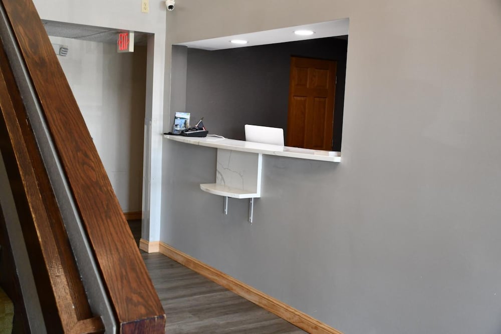 Stillwater Inn & Suites - photo 2