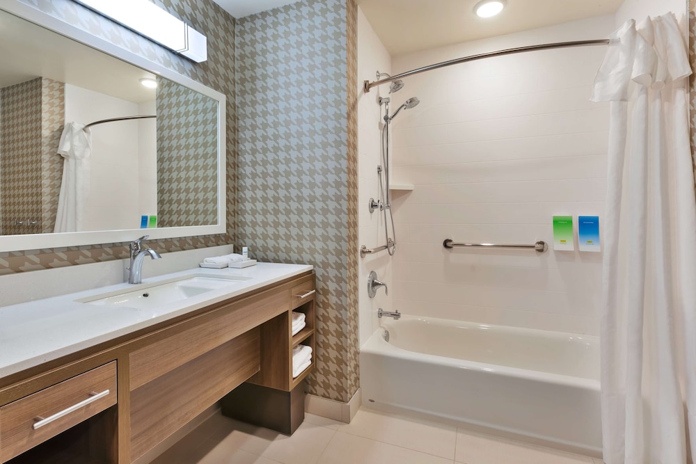 Home2 Suites by Hilton Saginaw MI - photo 23