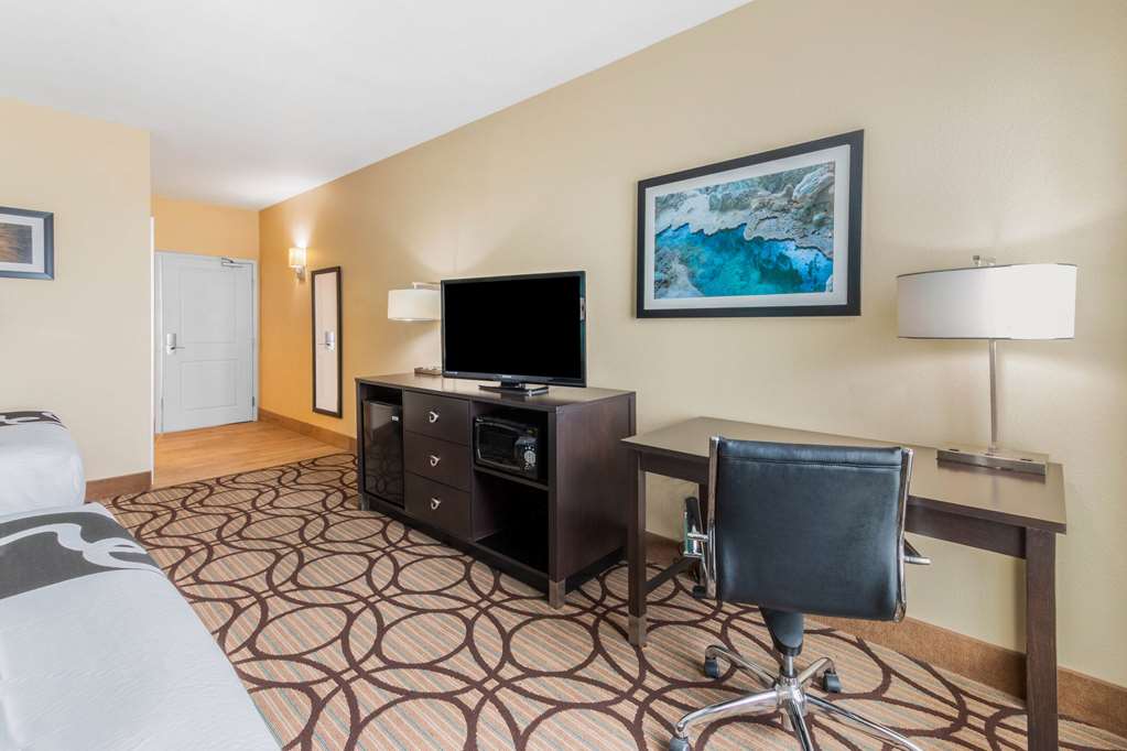 La Quinta Inn & Suites by Wyndham Carlsbad - photo 29