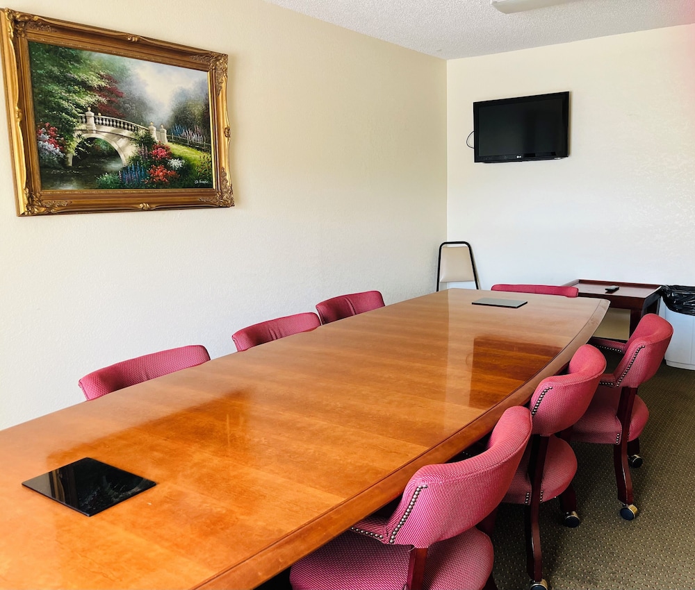 Quality Inn & Suites Prestonsburg next to Mountain Arts Center - photo 16