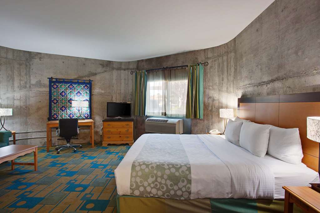 La Quinta Inn & Suites by Wyndham Irvine Spectrum - photo 12