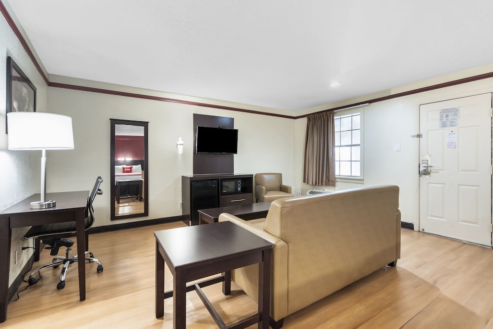 OYO Hotel Tulsa N Sheridan Rd & Airport - photo 32