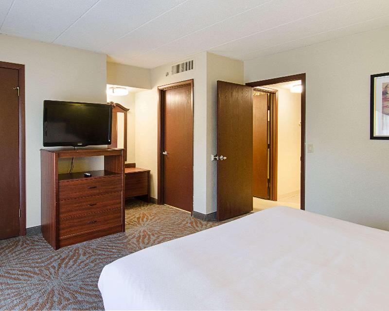 Quality Inn & Suites - photo 31