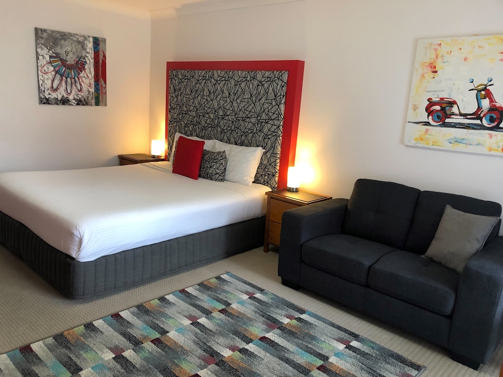 Avaleen Lodge Motor Inn — 4-Star Luxury Hotel in Nowra, Australia
