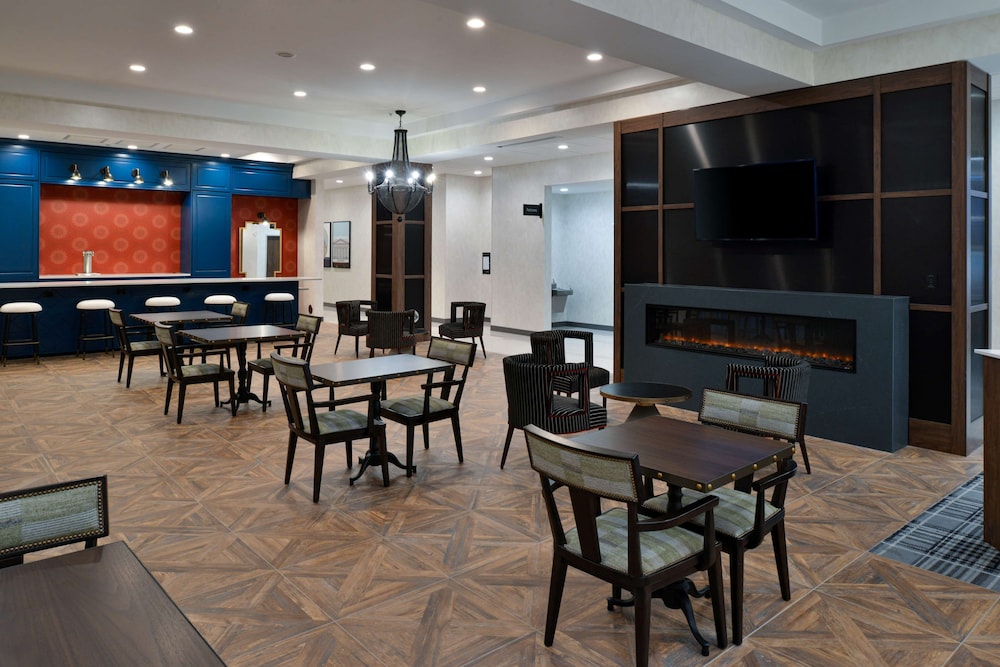 Hampton Inn & Suites Greensboro Downtown - photo 33