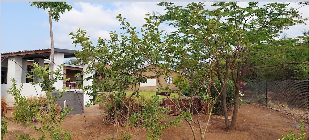 Paje Bush Hotel — hotel in Palapye
