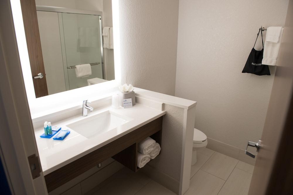 Holiday Inn Express & Suites Fort Wayne North by IHG - photo 15