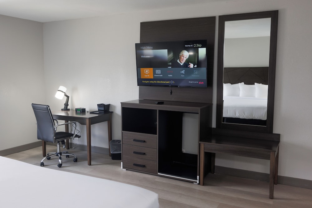 B&B Hotel Miami Airport - photo 10