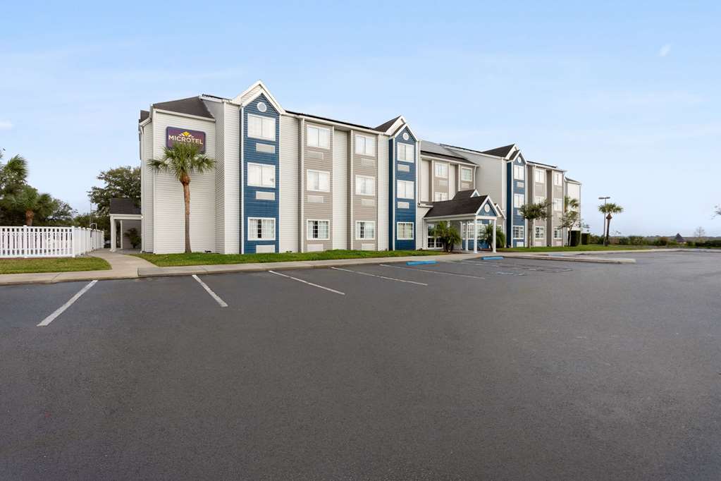 Microtel Inn & Suites by Wyndham Zephyrhills - photo 3