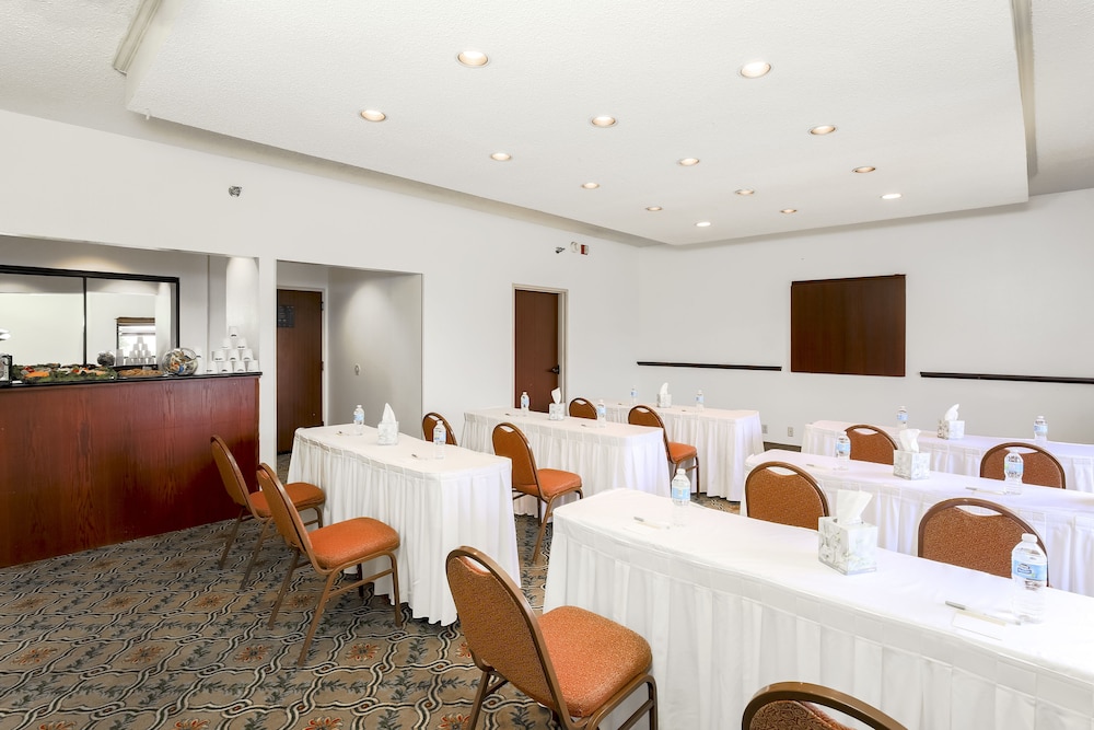 Hampton Inn Houston Hobby Airport - photo 36
