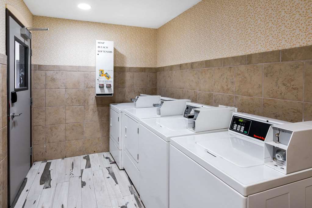 La Quinta Inn & Suites by Wyndham Canton MS - photo 39