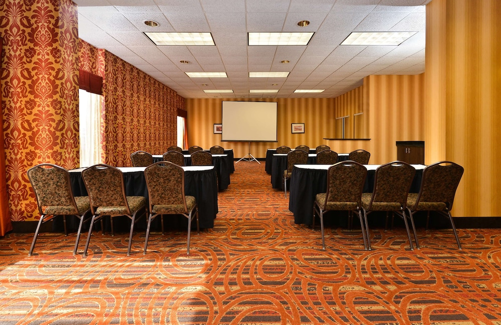 Hampton Inn Chicago Carol Stream - photo 32
