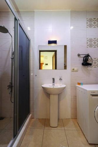 Vintage 2BR Apartment Managed By Wehost
