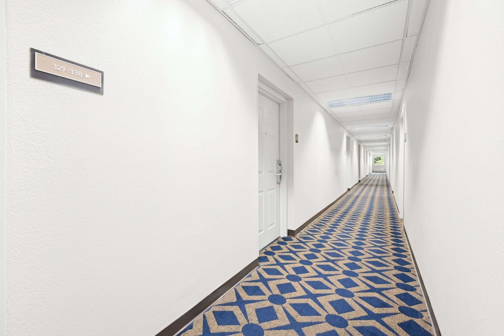 MainStay Suites Raleigh North - photo 66