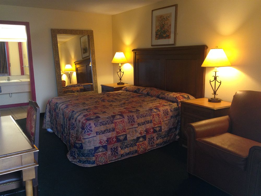 Country Hearth Inn & Suites Hotels - photo 6