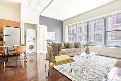 2br 2ba FIDI Apt Keyless Entry Walk anywhere — 4-Star Luxury Hotel in Boston, United States