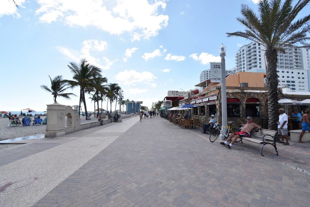 Renovated studio wocean view boardwalk steps - photo 25