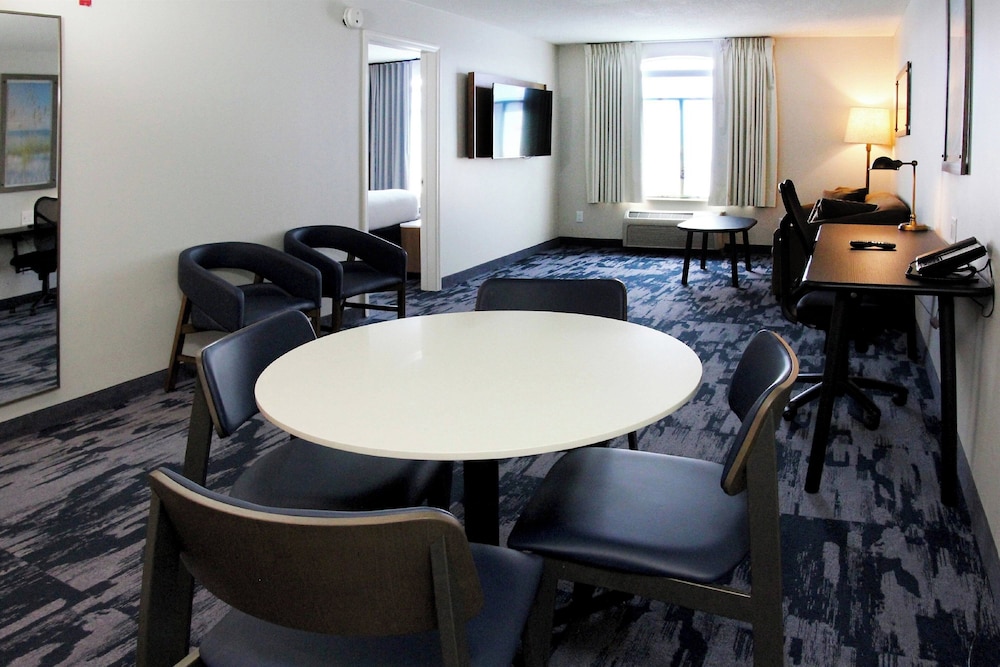 Fairfield by Marriott Inn & Suites Charleston Airport Convention Center - photo 27