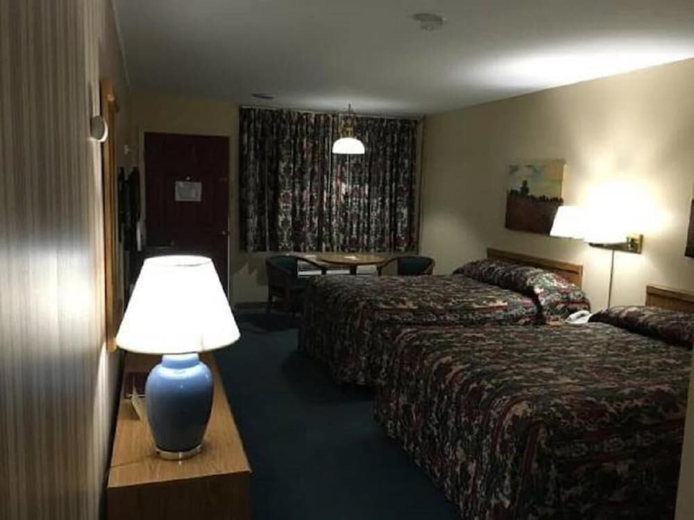 Dollinger's Motor Inn - photo 7