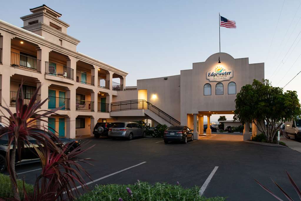 Edgewater Inn And Suites - featured photo