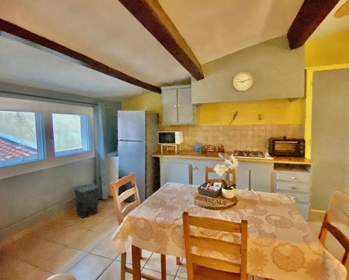 Canolle Charme Climatise 1mn du Port by Laconciergerie13 in La Ciotat, France