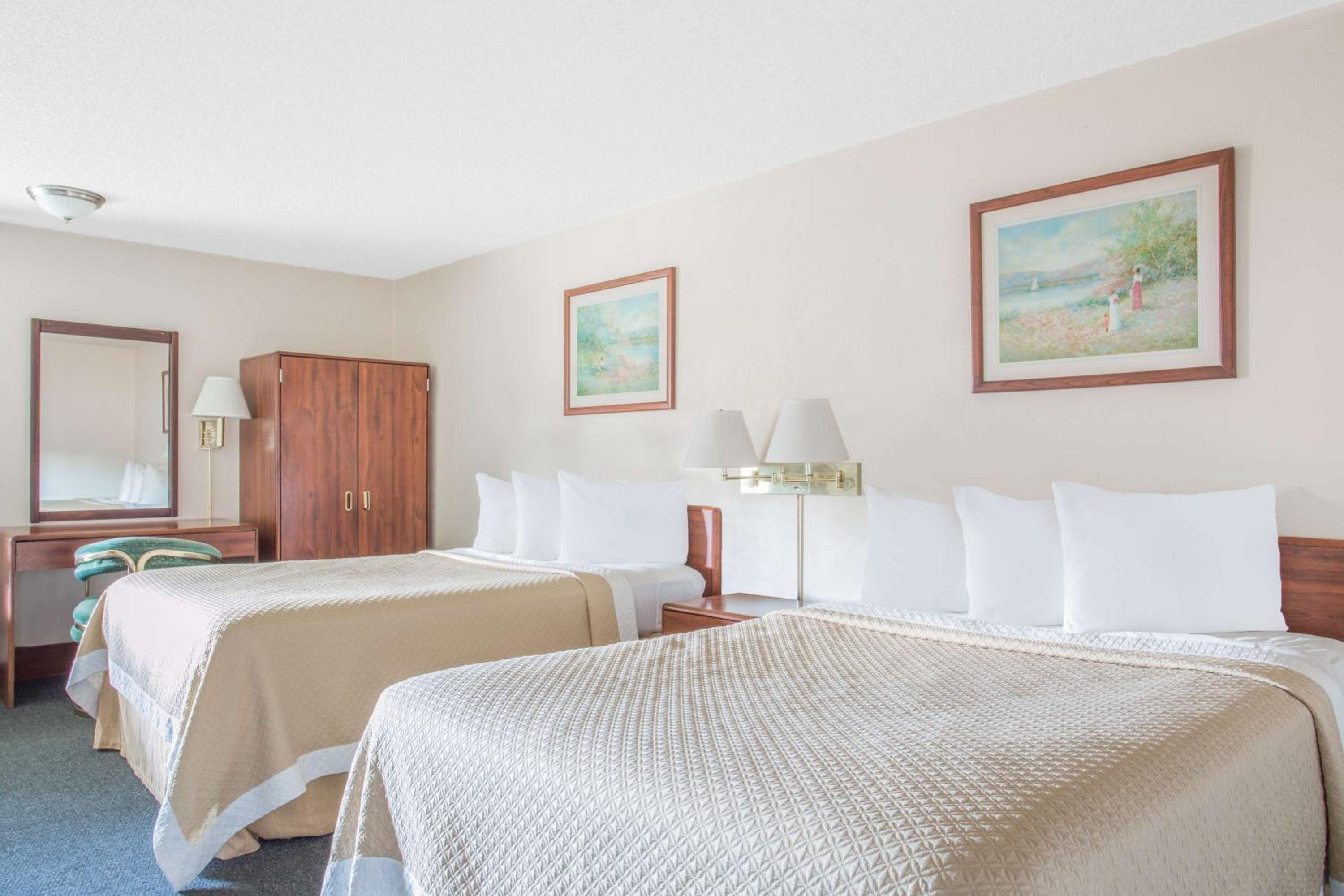 Baymont by Wyndham Rock Springs - photo 16