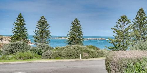 Stoneferry A Beachfront Beauty Free Wifi — hotel in Port Elliot