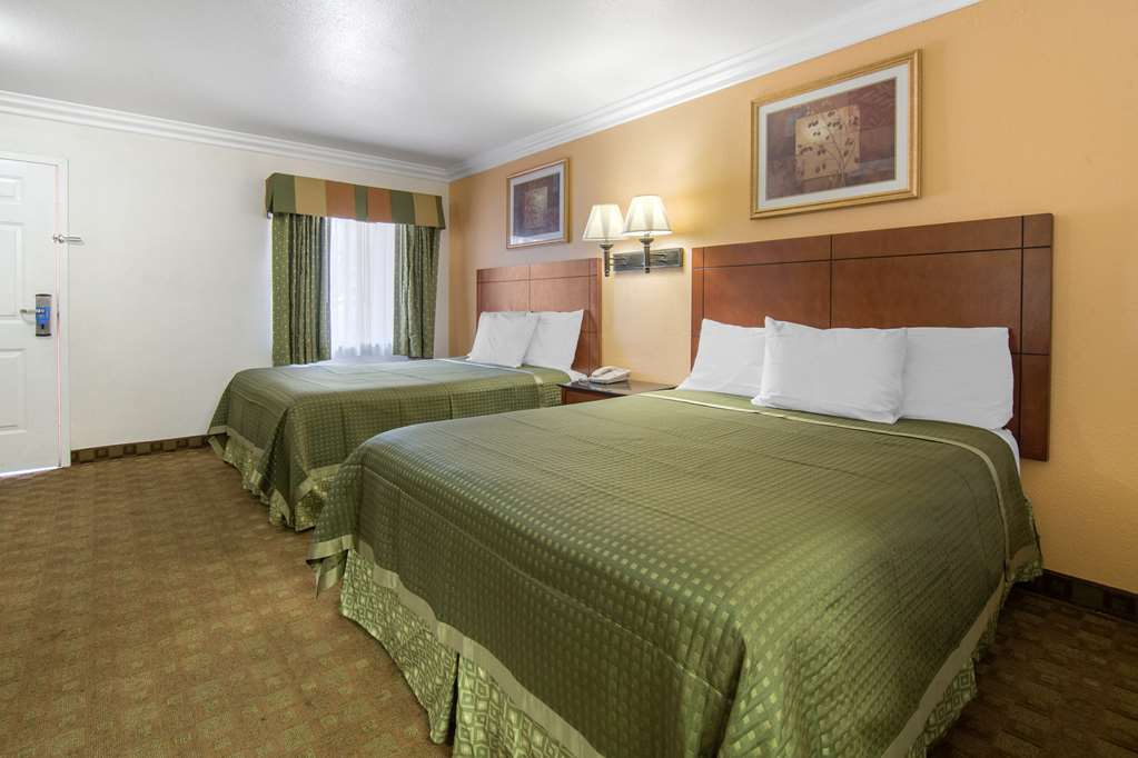 Rodeway Inn Adelanto US 395 - photo 12