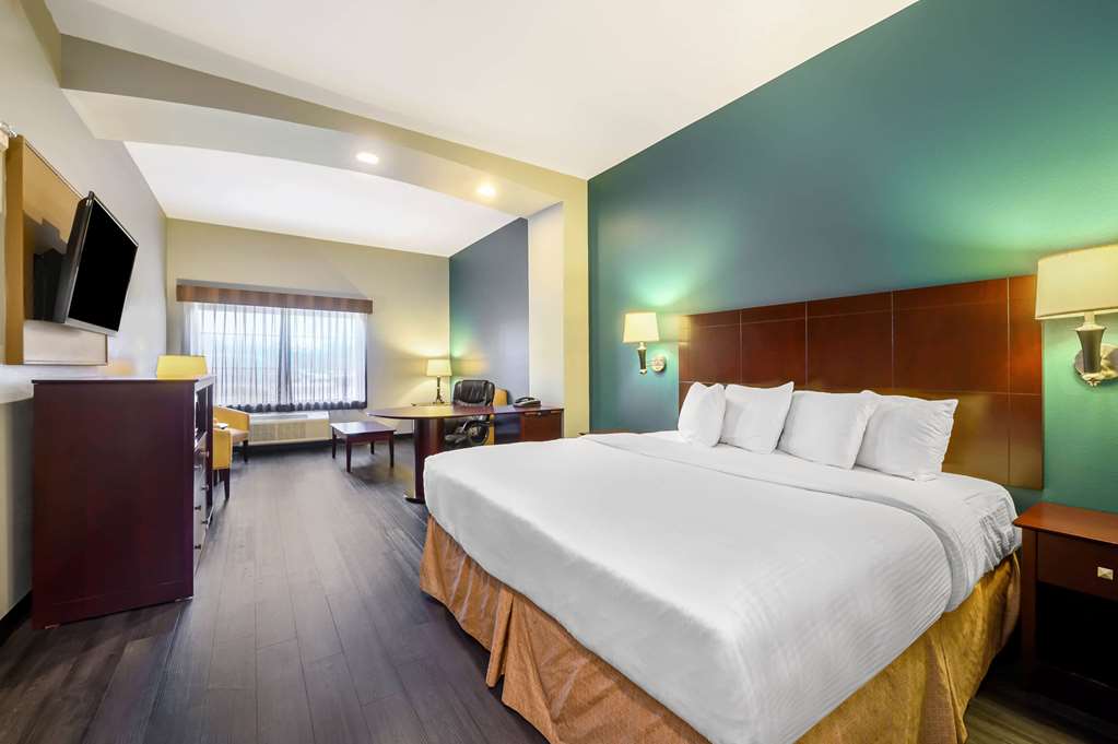 La Quinta Inn & Suites by Wyndham Longview North - photo 22
