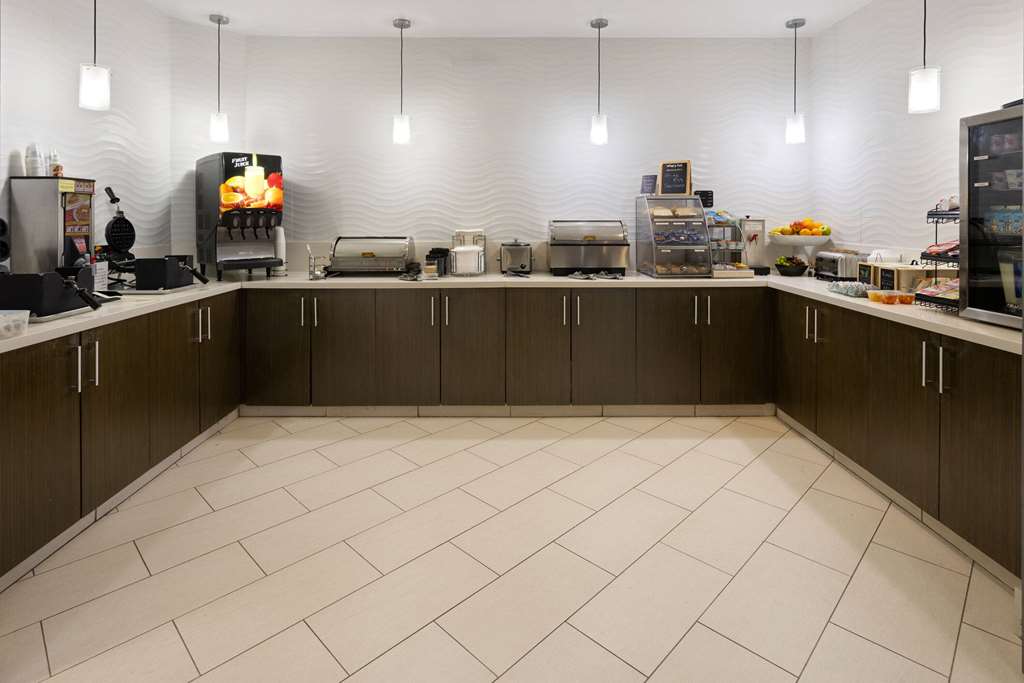 La Quinta Inn & Suites by Wyndham Kokomo - photo 5