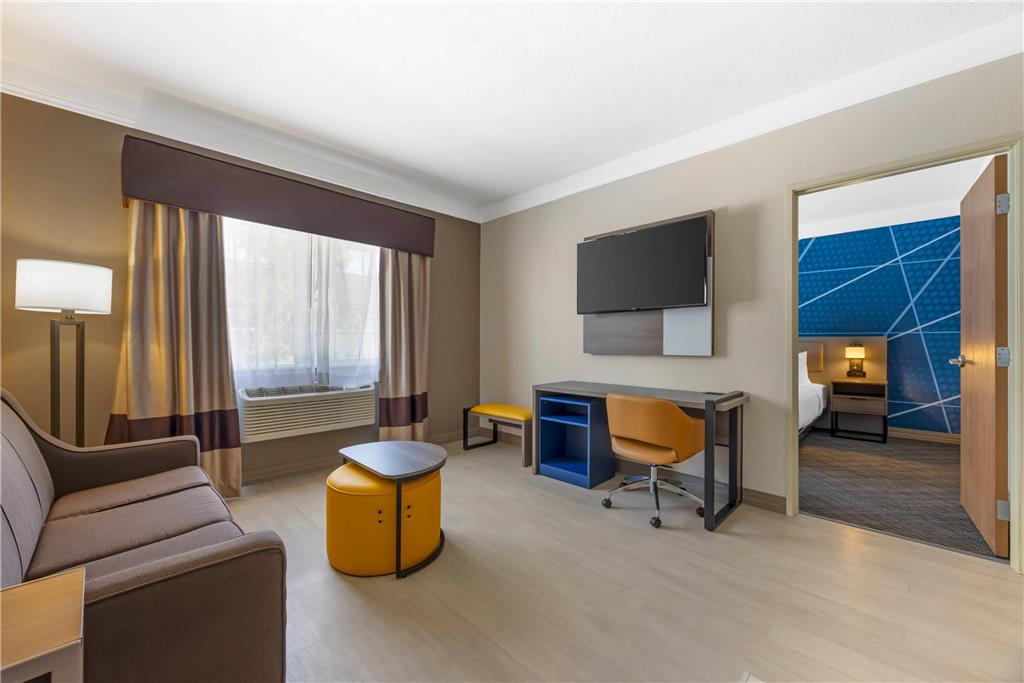 Comfort Suites Salem - photo 28