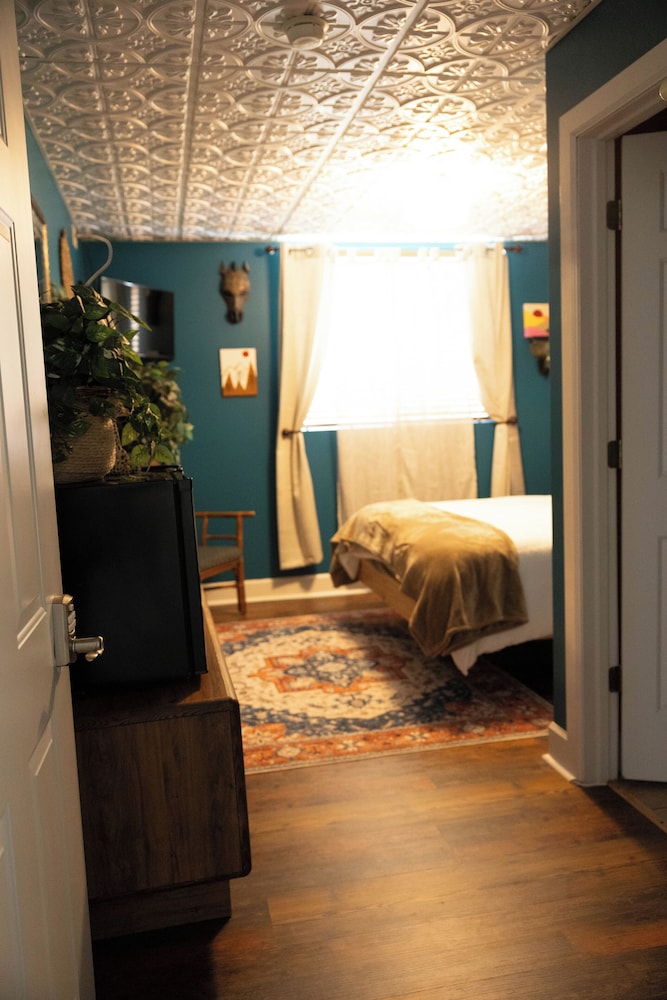 Monroe Street Suites - photo 26