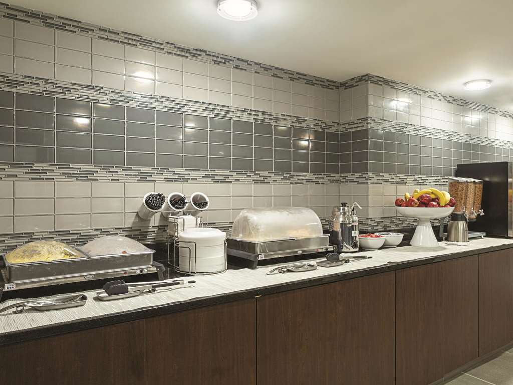 La Quinta Inn & Suites by Wyndham Baltimore BWI Airport - photo 69