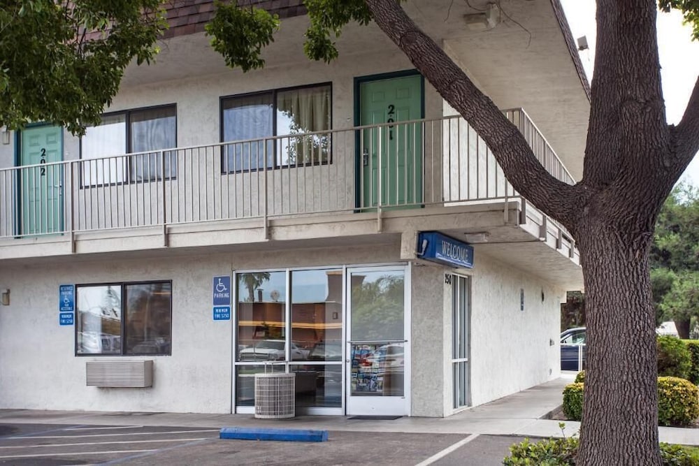 Super 8 By Wyndham Turlock - photo 18