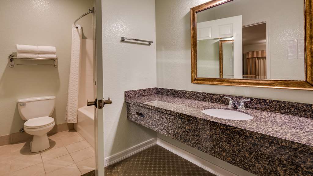 Best Western Plus Bayshore Inn - photo 41