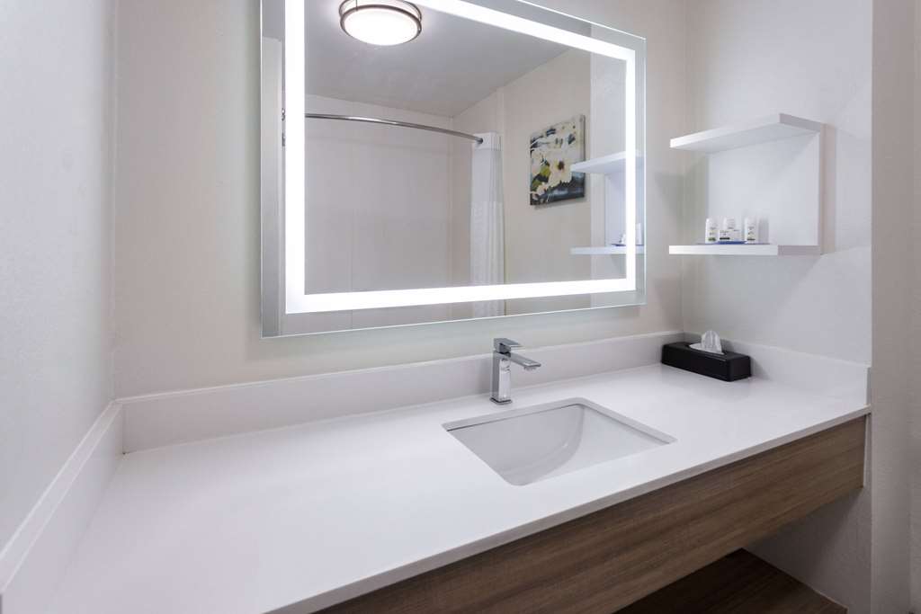 La Quinta Inn & Suites by Wyndham Atlanta South Newnan - photo 35