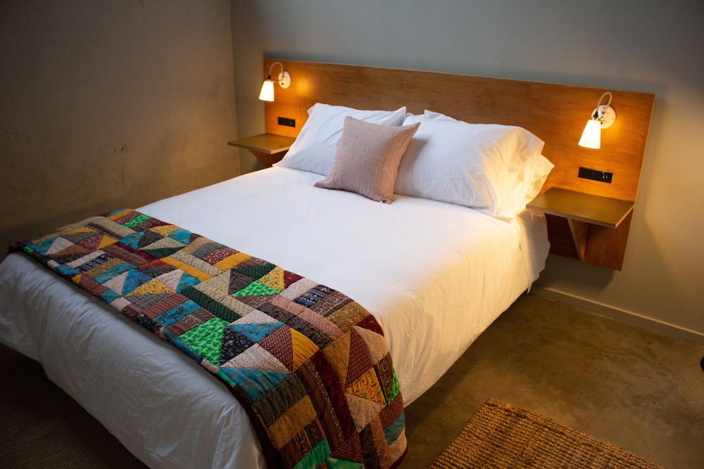 Travelers Hotel - photo 10