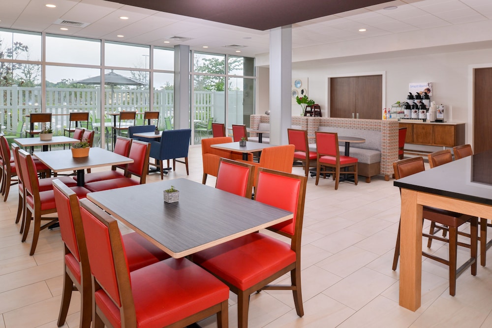 Holiday Inn Express & Suites St. Petersburg Madeira Beach by IHG - photo 55