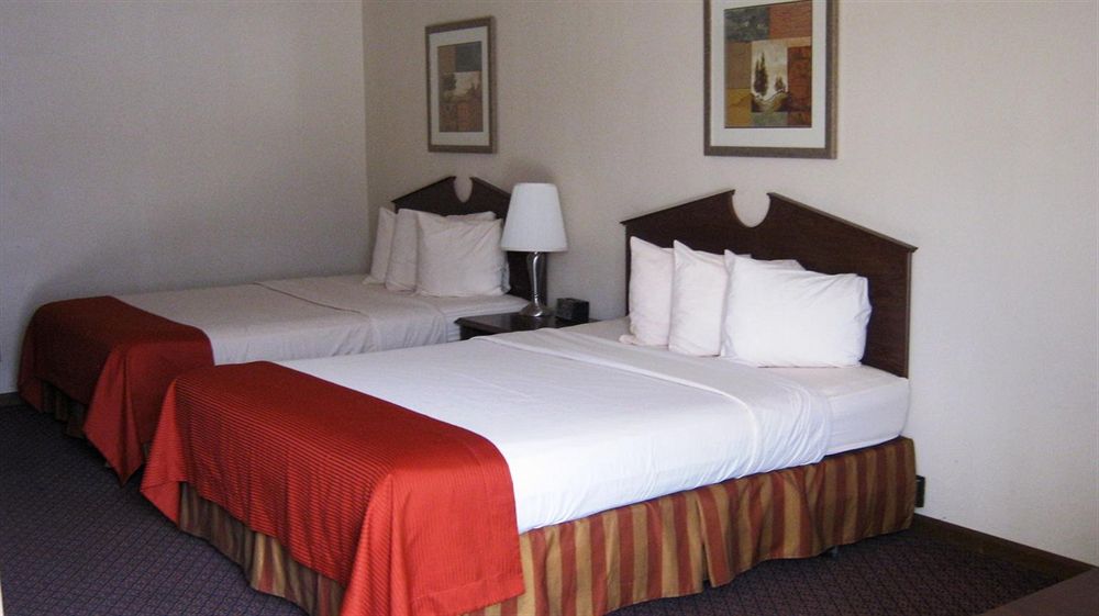 Fort Hays Inn - photo 5
