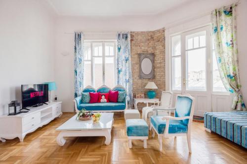 Amazing View Designer Home with Sauna and Jacuzzi 3 min to Opera House — 4-Star Luxury Hotel in Budapest, Hungary