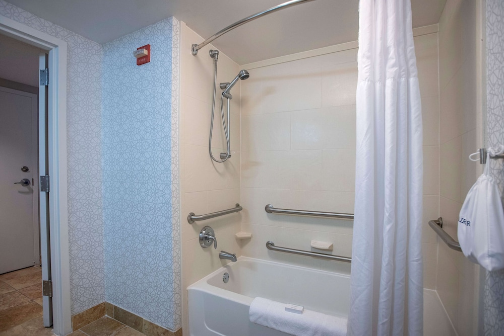 Hampton Inn Pensacola Airport - photo 46