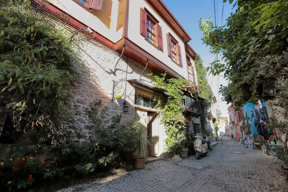 Macaron Konagi - carbon neutral hotel in Ayvalik