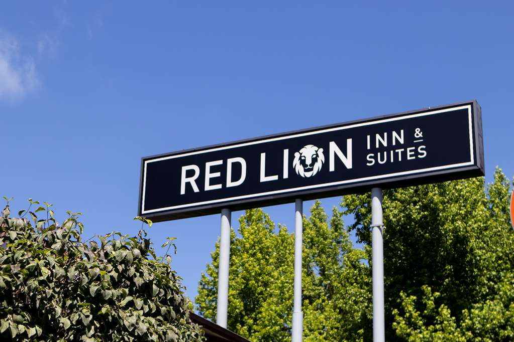 Red Lion Inn & Suites Vancouver - photo 10