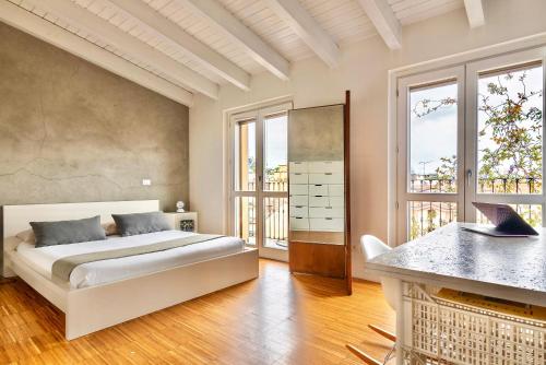 Apartment open space Milano centro — 4-Star Luxury Hotel in Milan, Italy