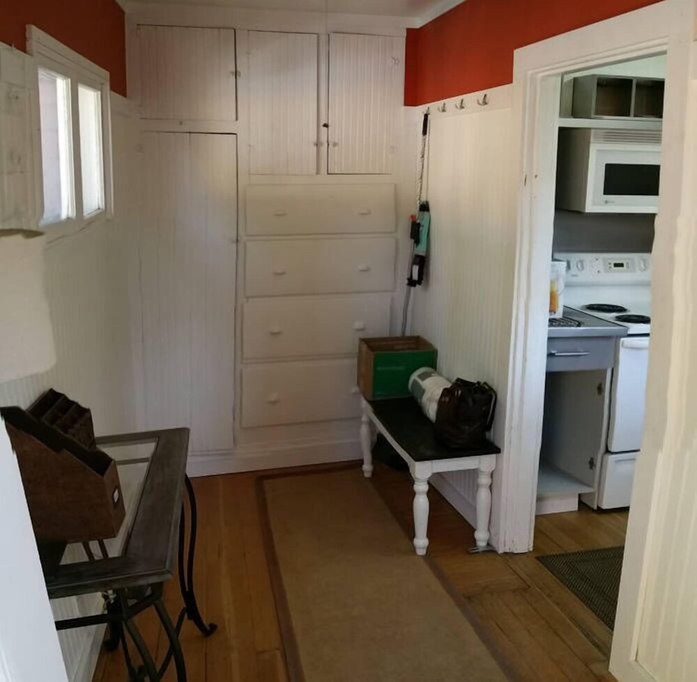 Historic Red Smarthouse King Walk Dwtn — Klamath Falls