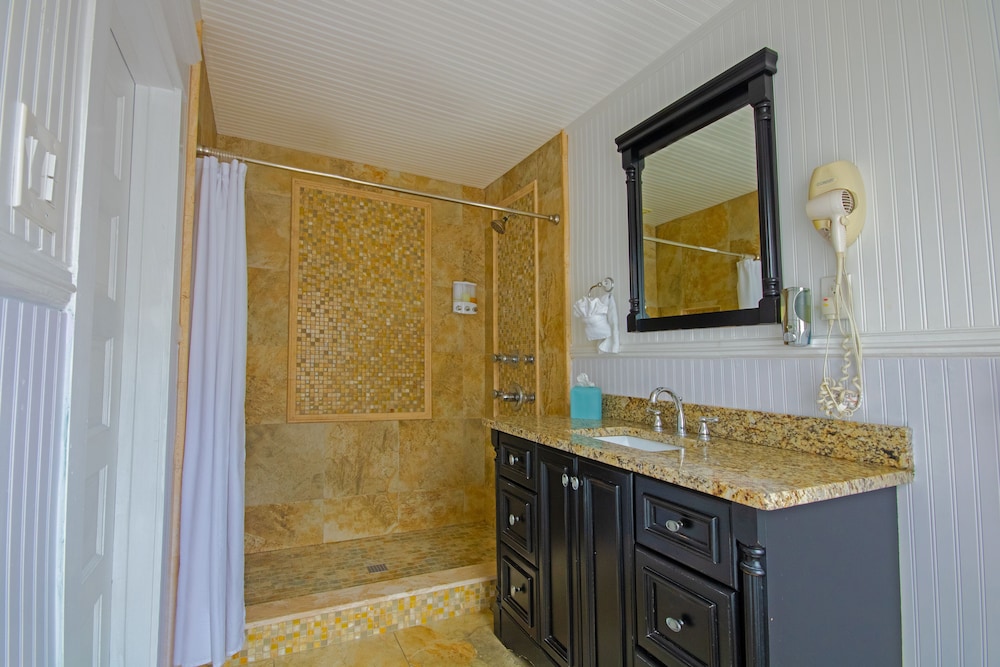 Inn on Charlotte Boutique Hotel - photo 25