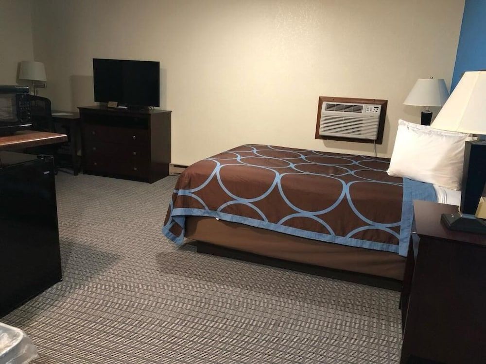 AmeriVu Inn & Suites - photo 16