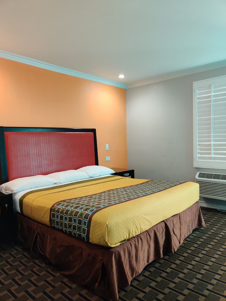 Lyfe Inn & Suites By Aga Lax Airport - photo 12